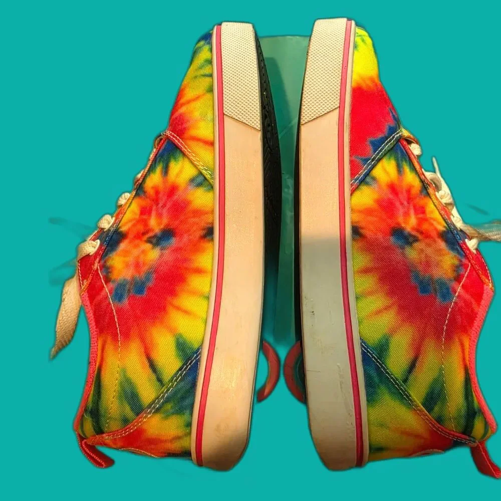 Heelys Sneakers with Wheels Youth Size 5- Tie Dye Lace Up Skate Shoes